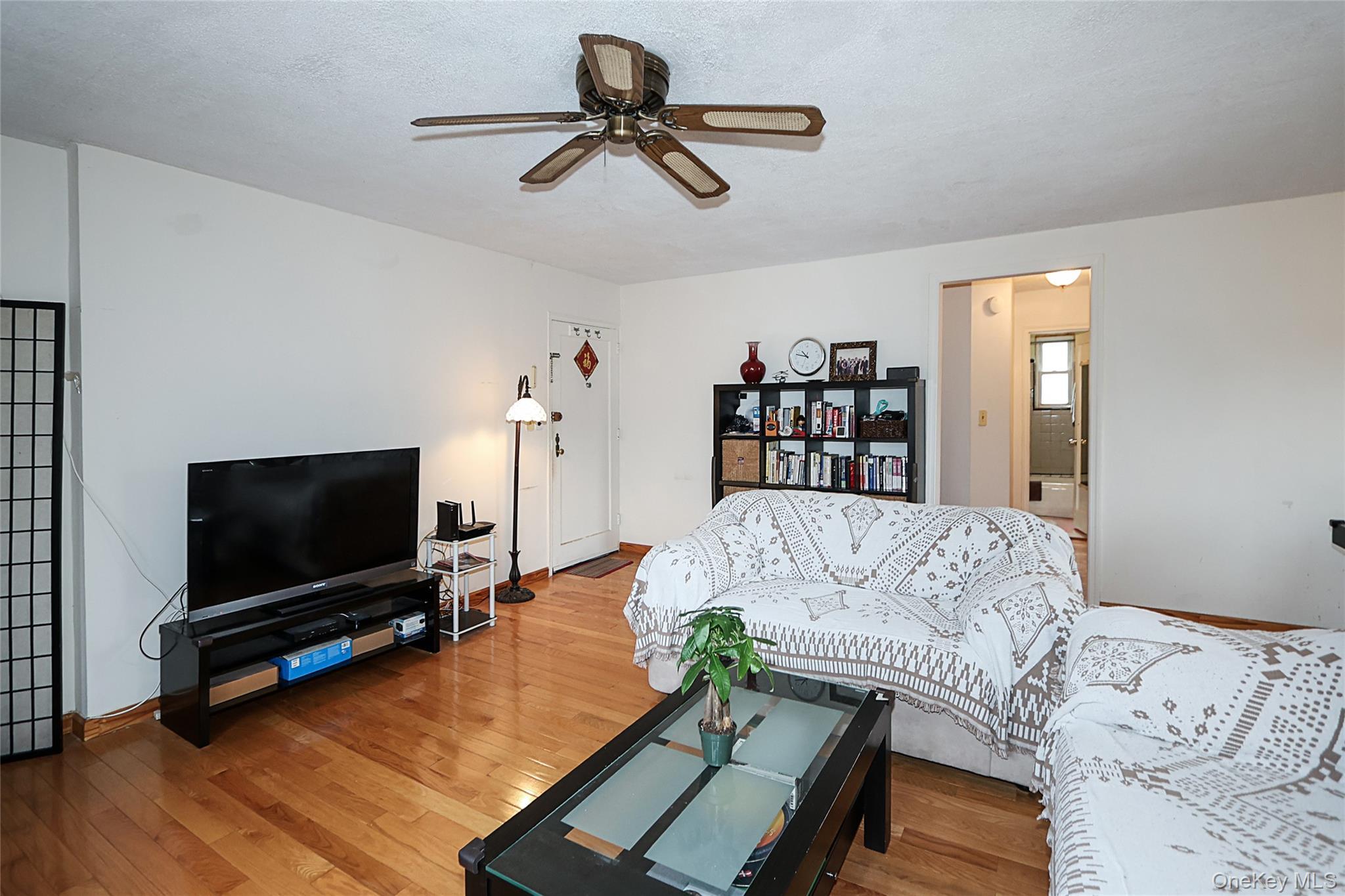 Coop 73rd Ave  Queens, NY 11365, MLS-953947-7