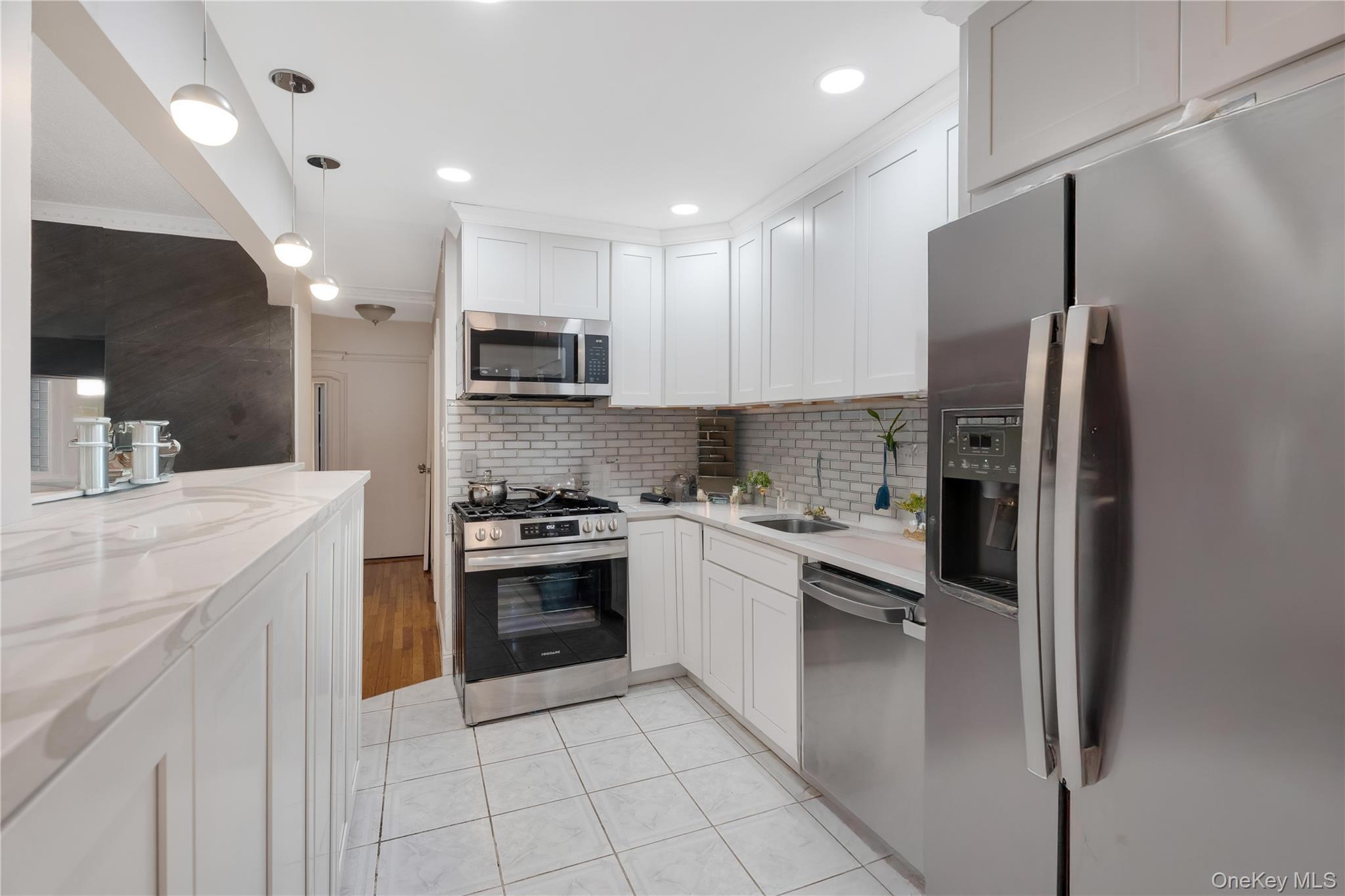 Single Family Avenue L  Brooklyn, NY 11236, MLS-953992-6