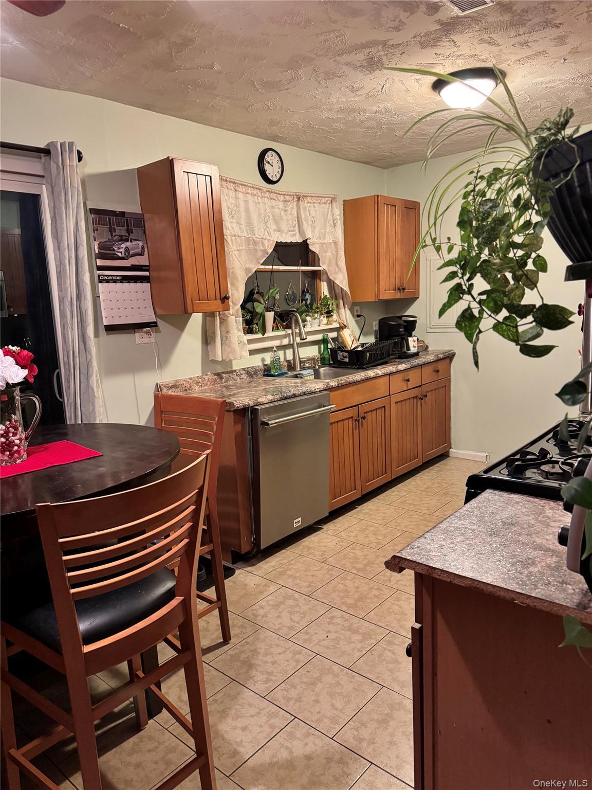 Single Family Connecticut  Suffolk County, NY 11763, MLS-954094-2