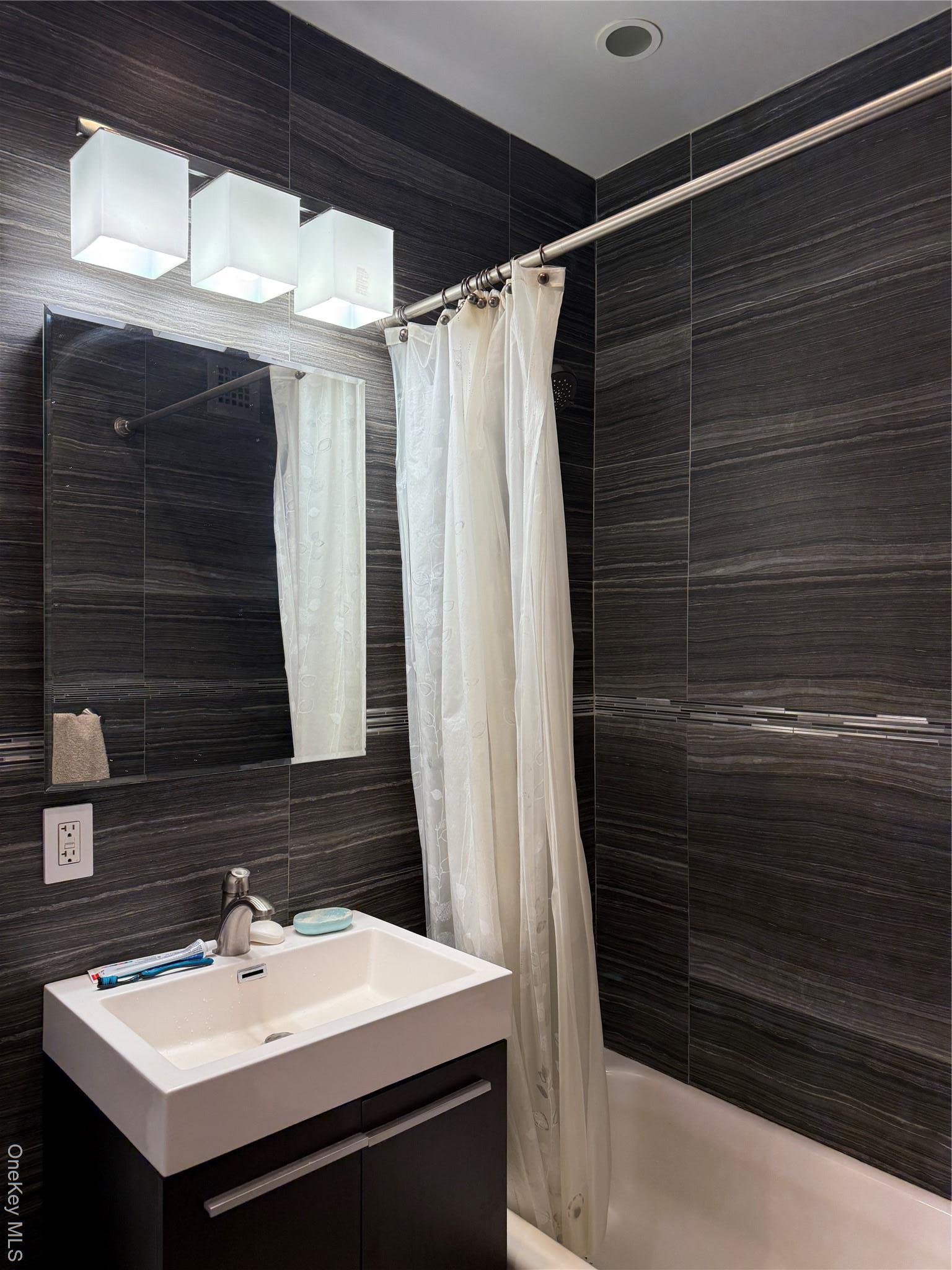 Coop Grand Central  Queens, NY 11375, MLS-954153-16