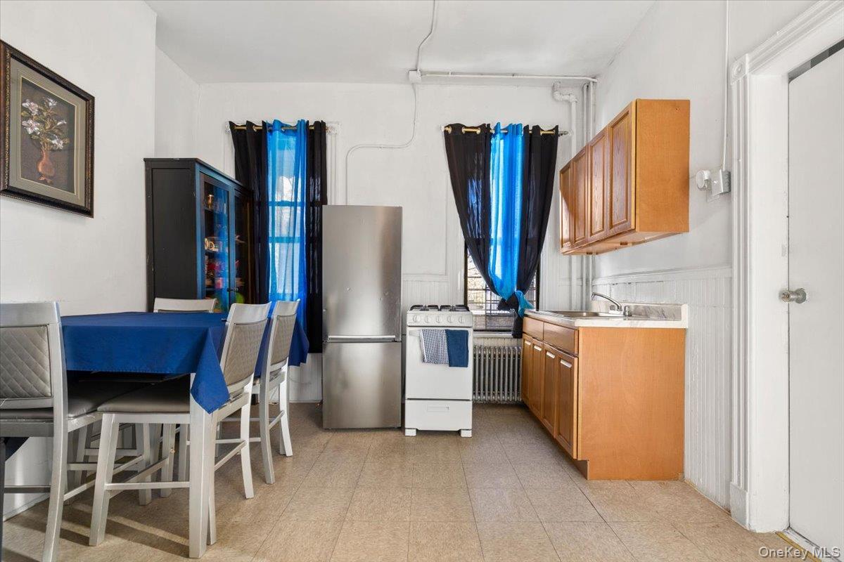 Single Family Hornaday  Bronx, NY 10460, MLS-954282-10