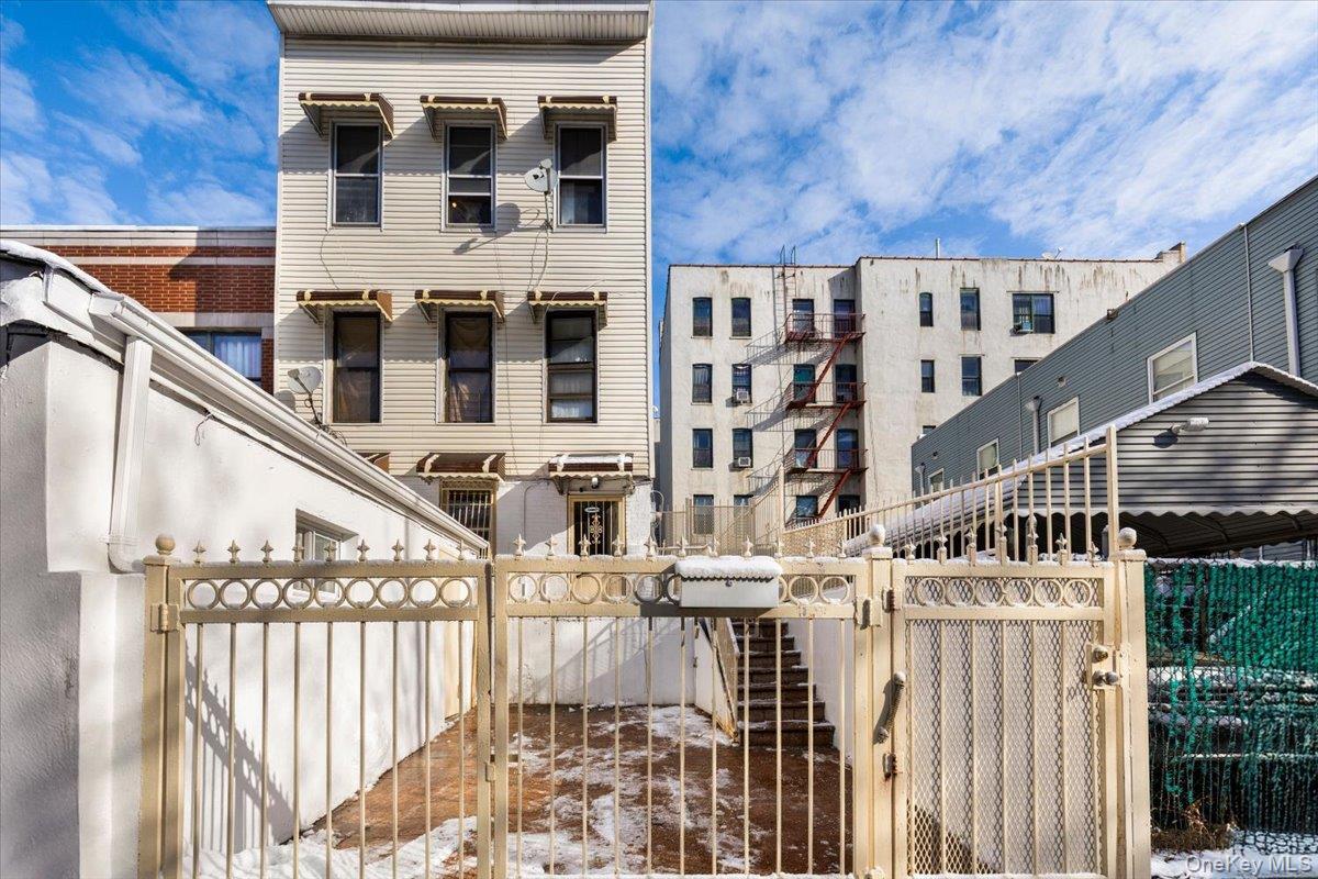 Single Family Hornaday  Bronx, NY 10460, MLS-954282-2