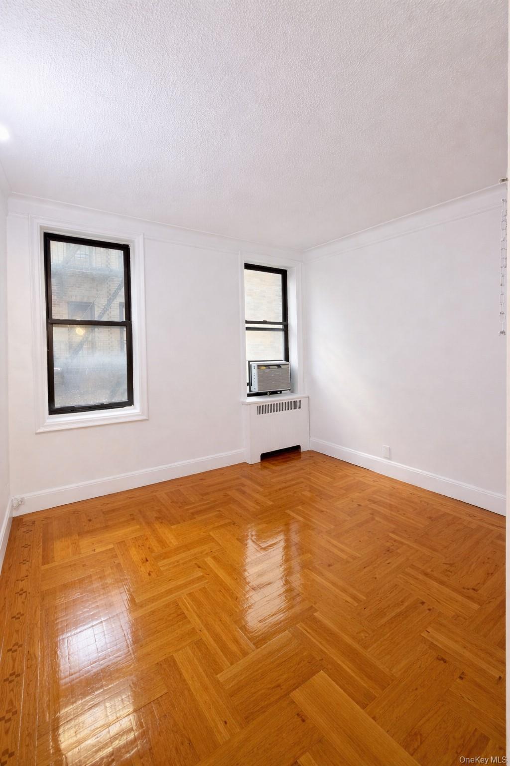 Coop 35  Queens, NY 11354, MLS-954342-6