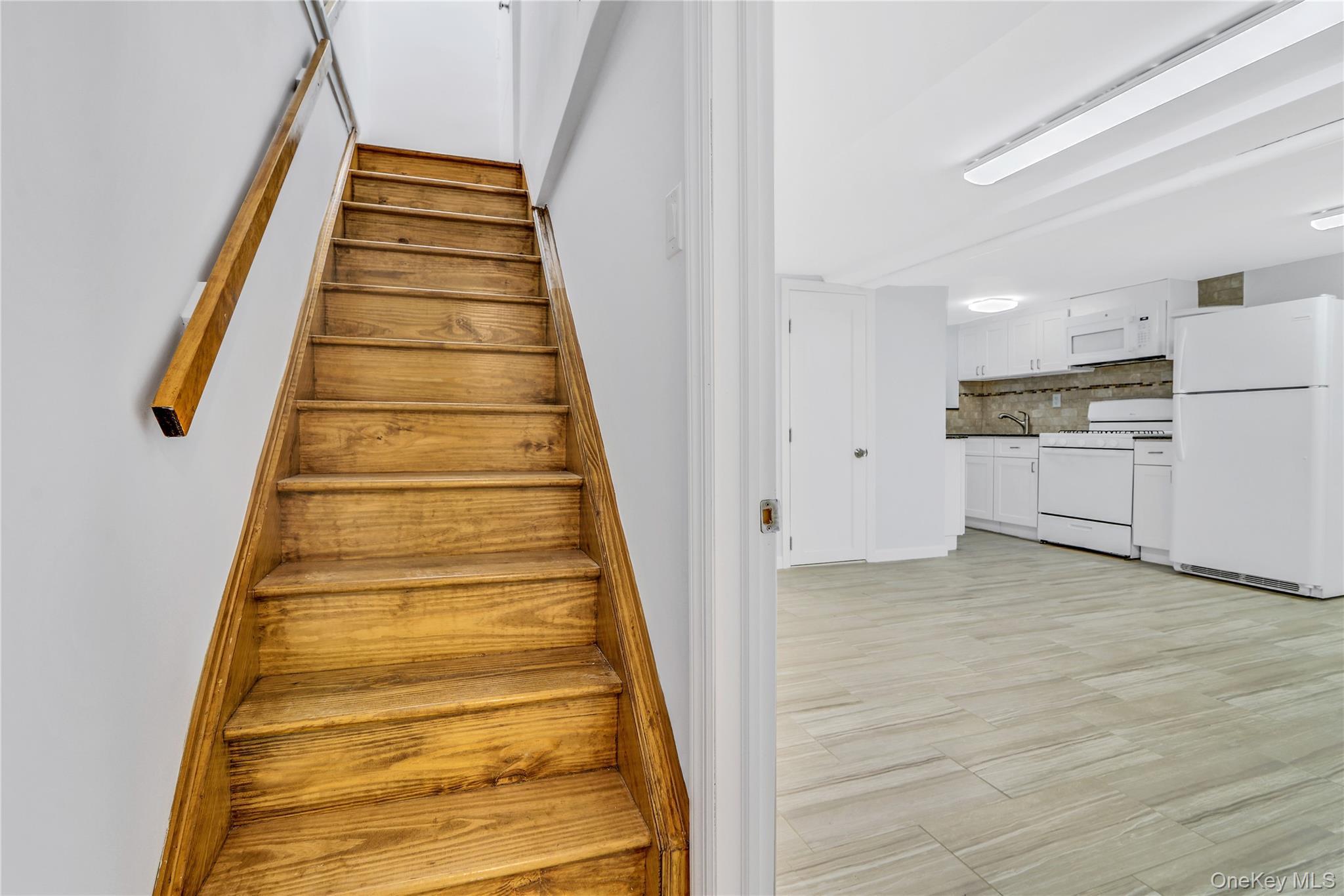 Single Family 45th  Queens, NY 11105, MLS-954361-31