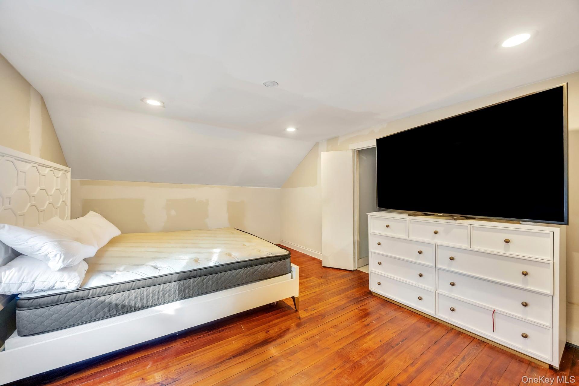 Single Family Long Island Suffolk County, NY 11980, MLS-954388-15