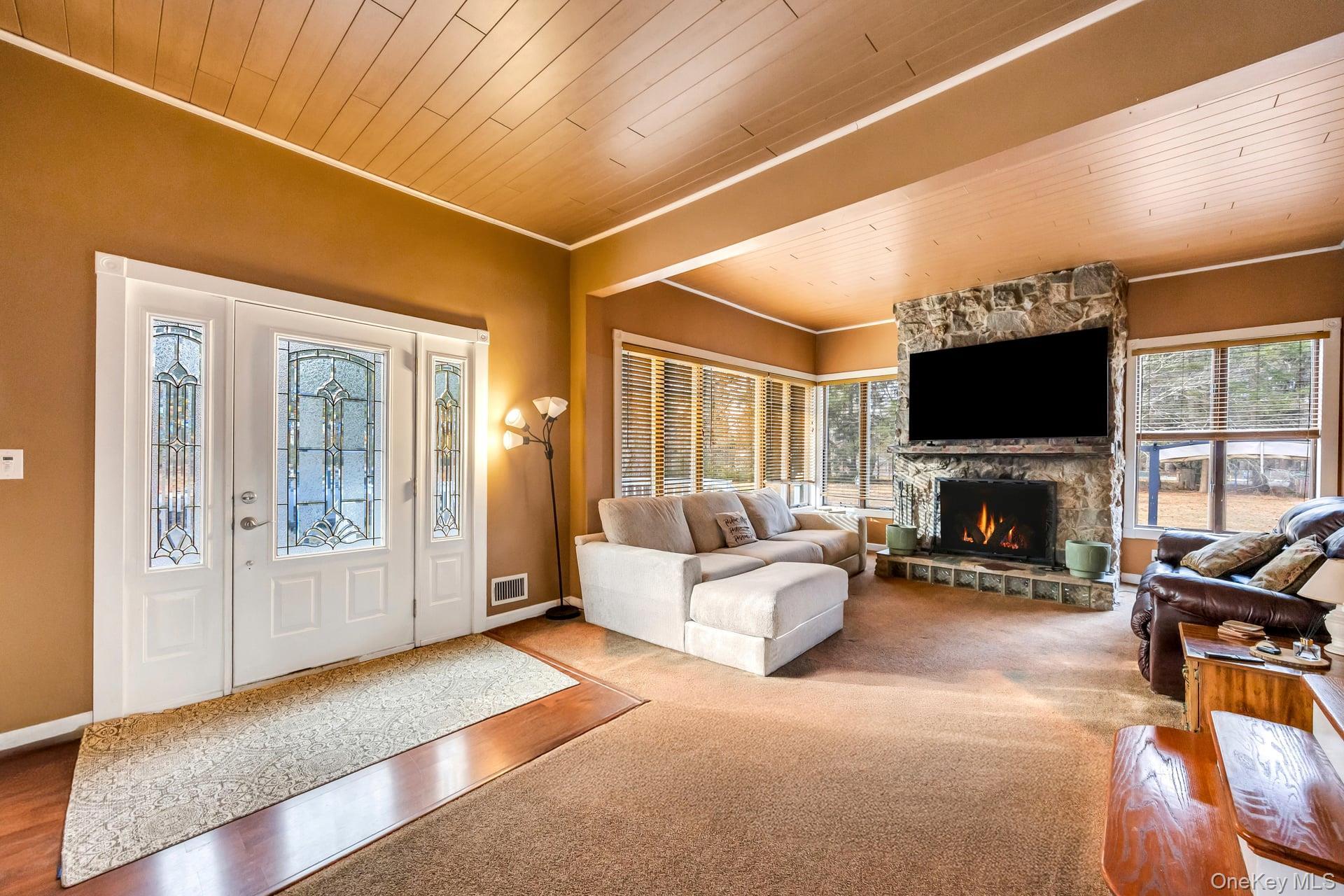 Single Family Long Island Suffolk County, NY 11980, MLS-954388-2