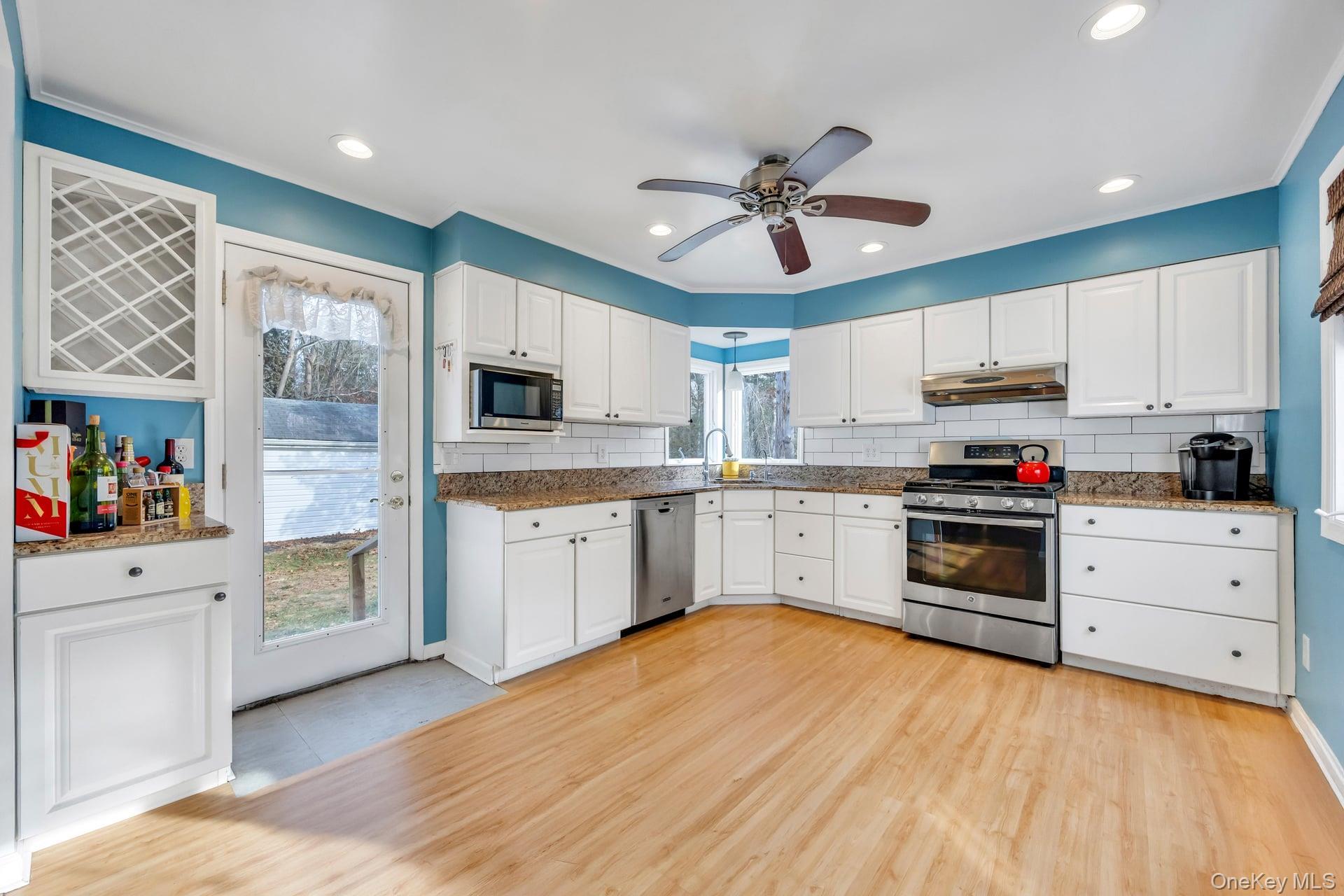 Single Family Long Island Suffolk County, NY 11980, MLS-954388-7