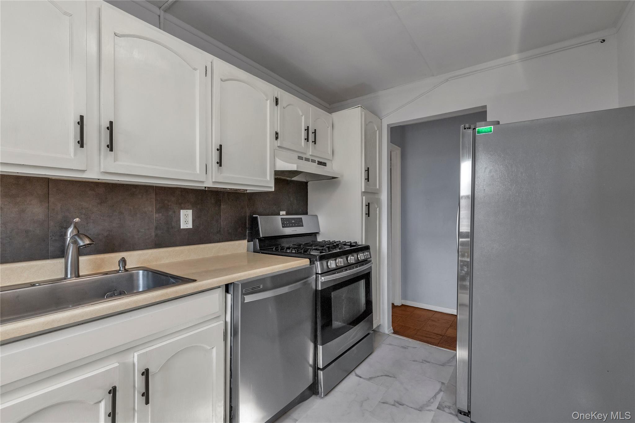 Coop Clinton  Nassau County, NY 11501, MLS-954494-11