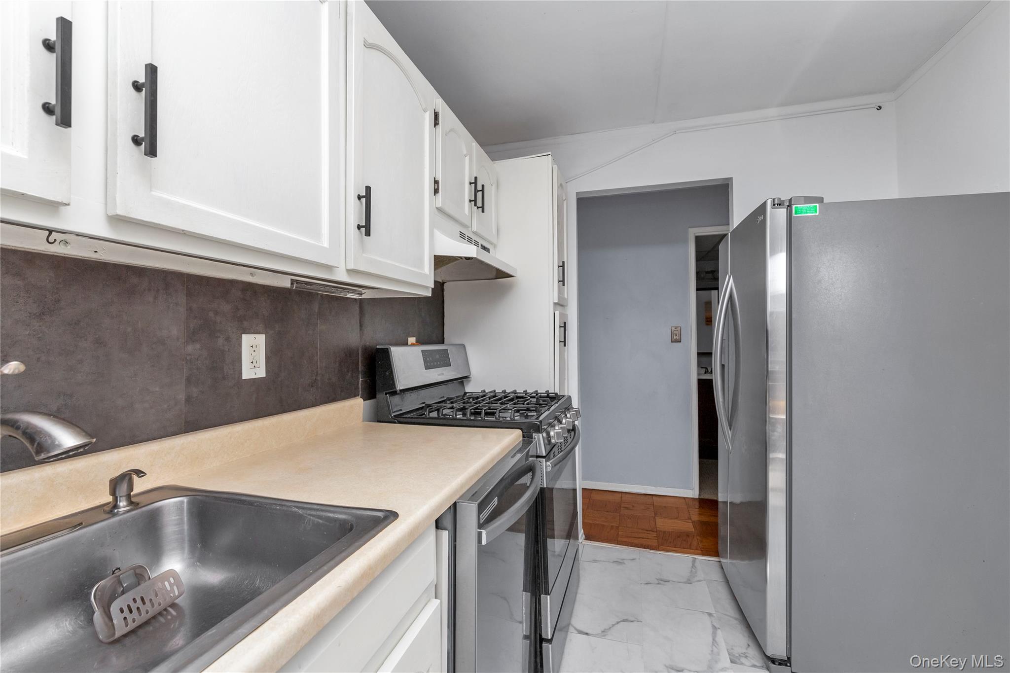 Coop Clinton  Nassau County, NY 11501, MLS-954494-12