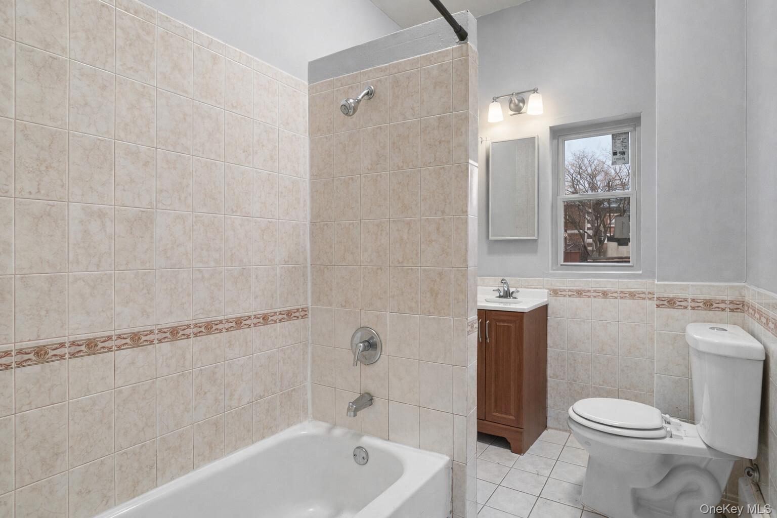 Single Family Grace  Bronx, NY 10466, MLS-954568-8