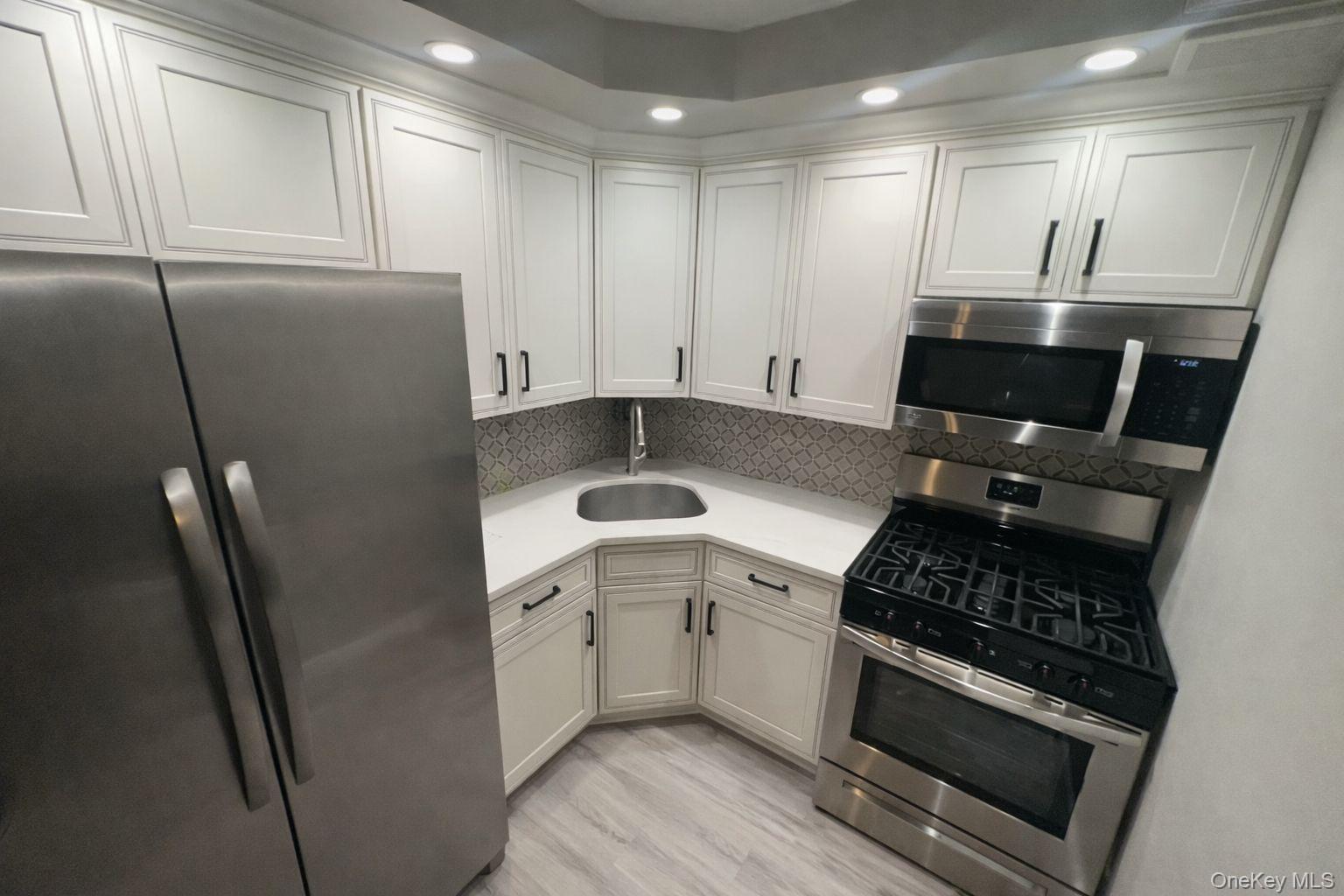 Condo 69th Queens, NY 11379, MLS-954577-3