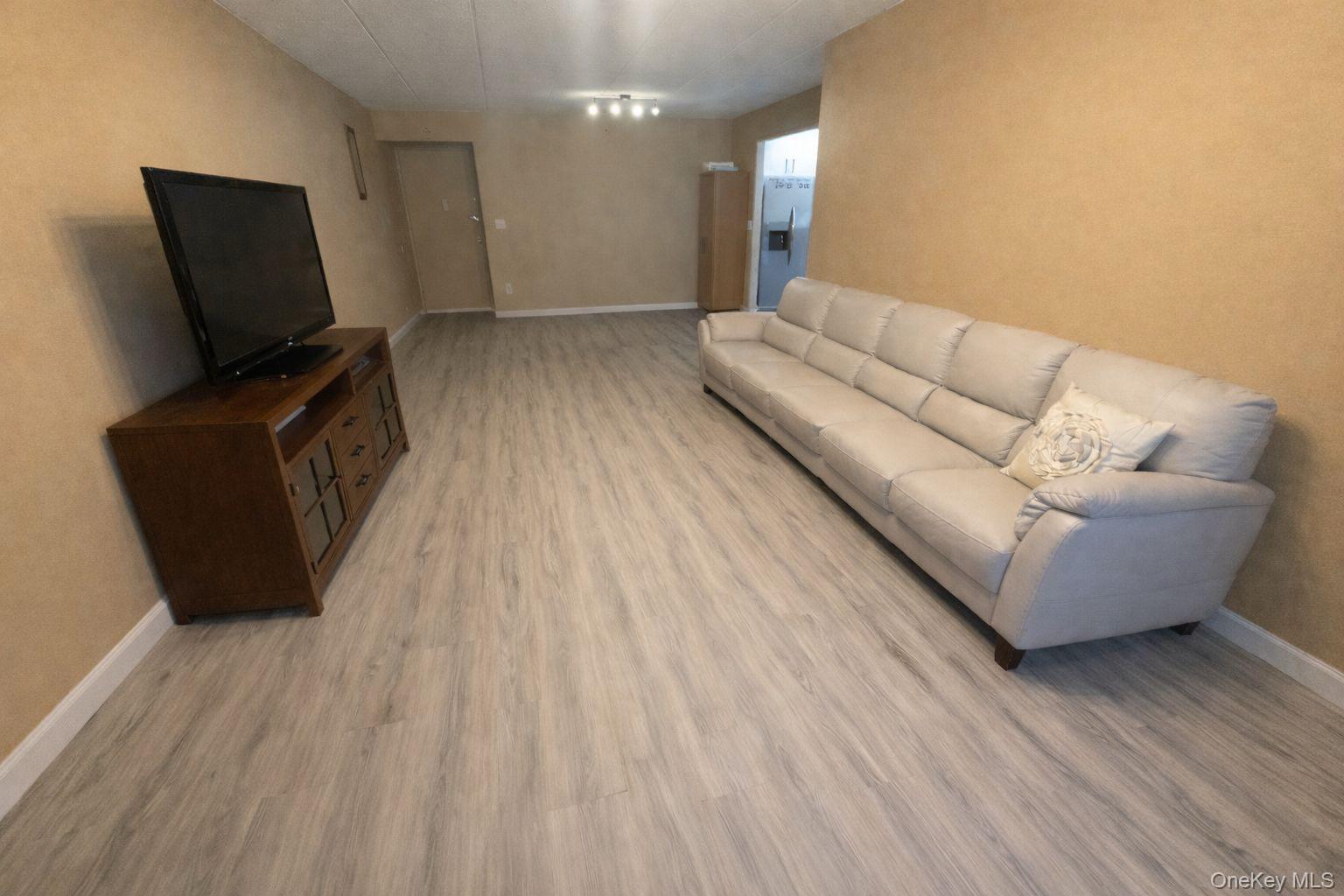 Condo 69th Queens, NY 11379, MLS-954577-6