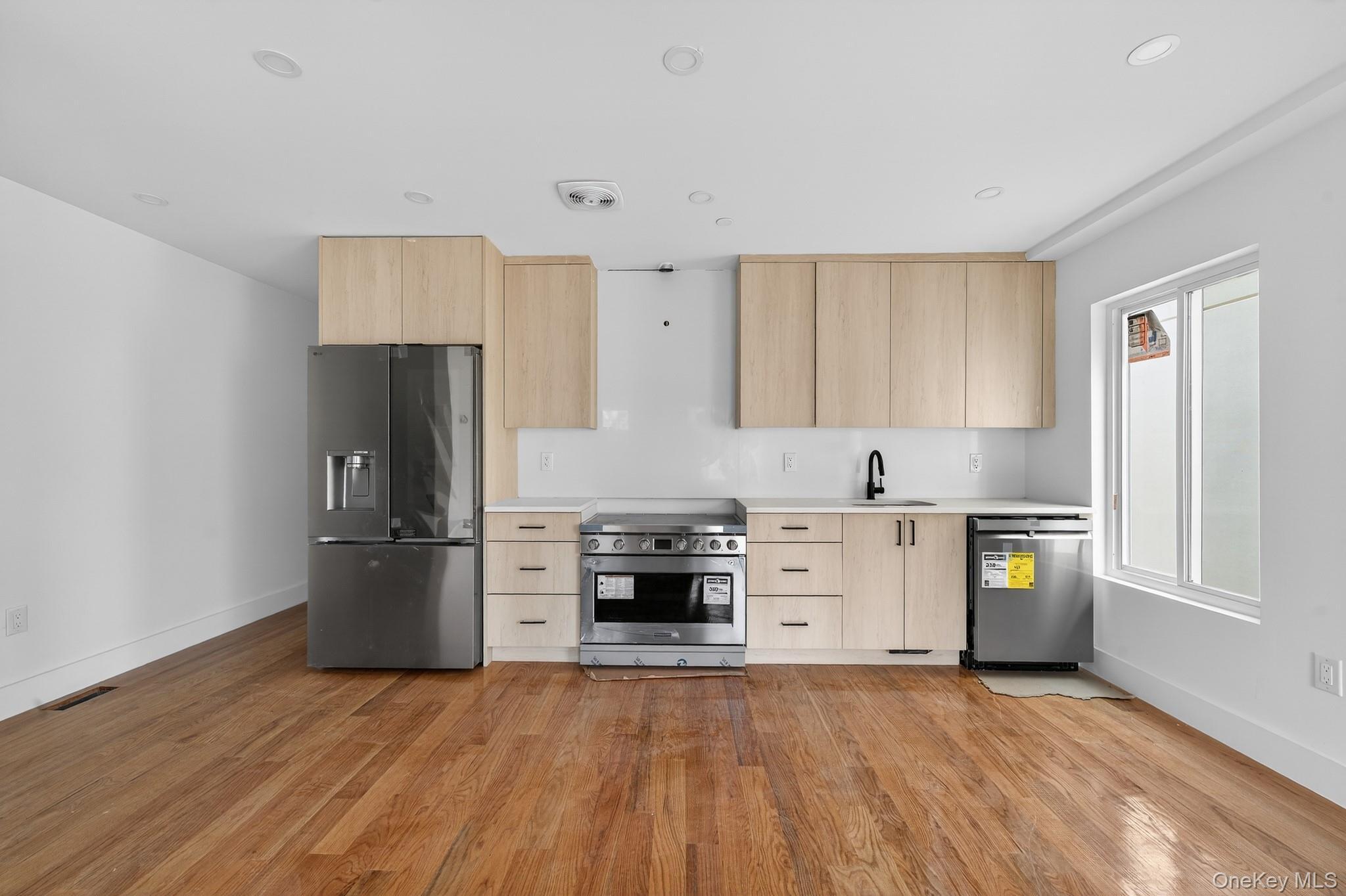 Single Family Seymour  Bronx, NY 10469, MLS-954587-3