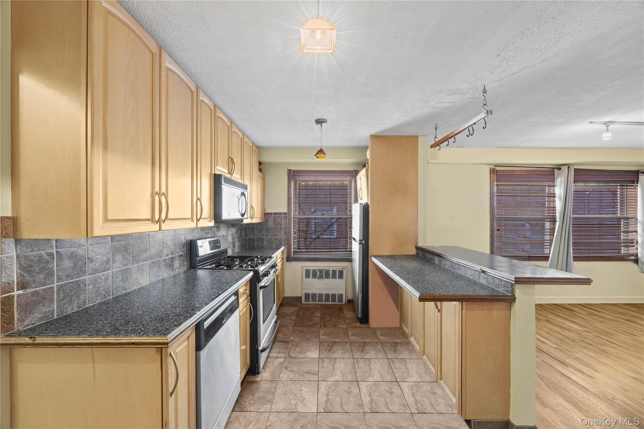 Coop Broadway  Bronx, NY 10471, MLS-954598-11