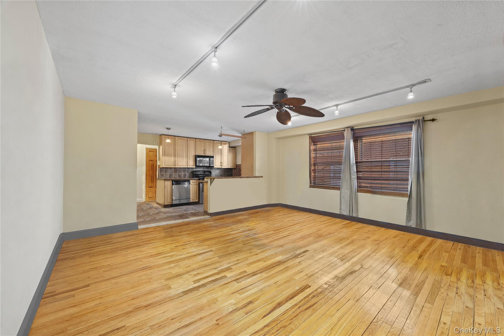 Coop Broadway  Bronx, NY 10471, MLS-954598-4