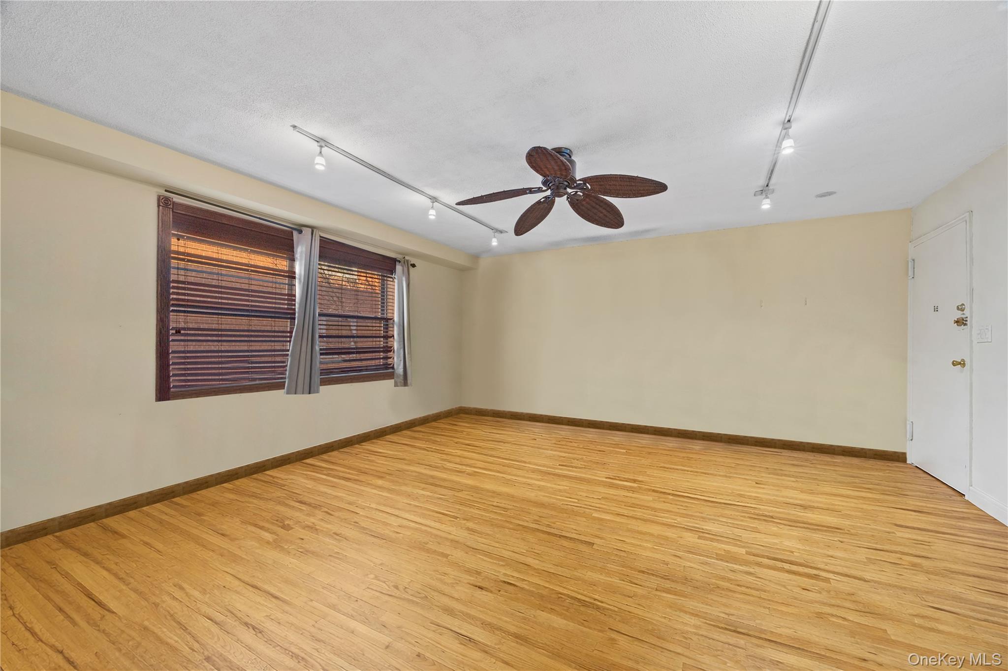 Coop Broadway  Bronx, NY 10471, MLS-954598-7
