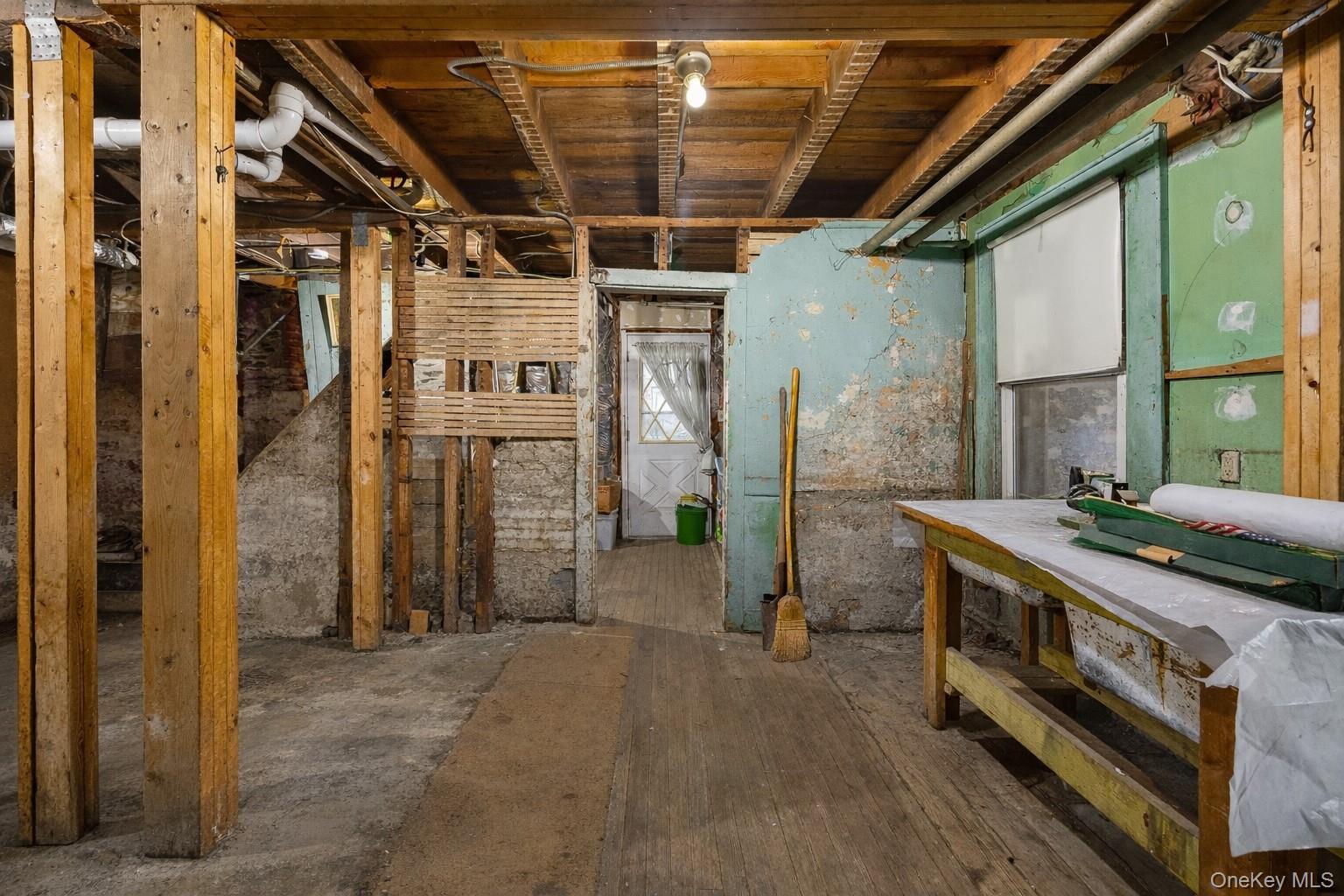 Single Family Main  Dutchess County, NY 12590, MLS-954715-23