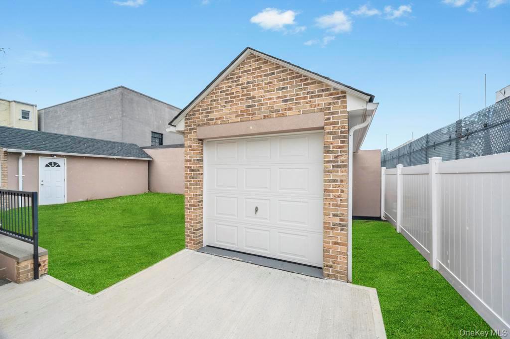 Single Family 56 Queens, NY 11377, MLS-954742-6