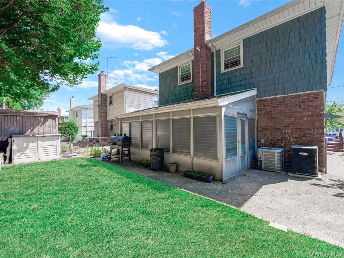 Single Family 72nd  Queens, NY 11362, MLS-954747-28