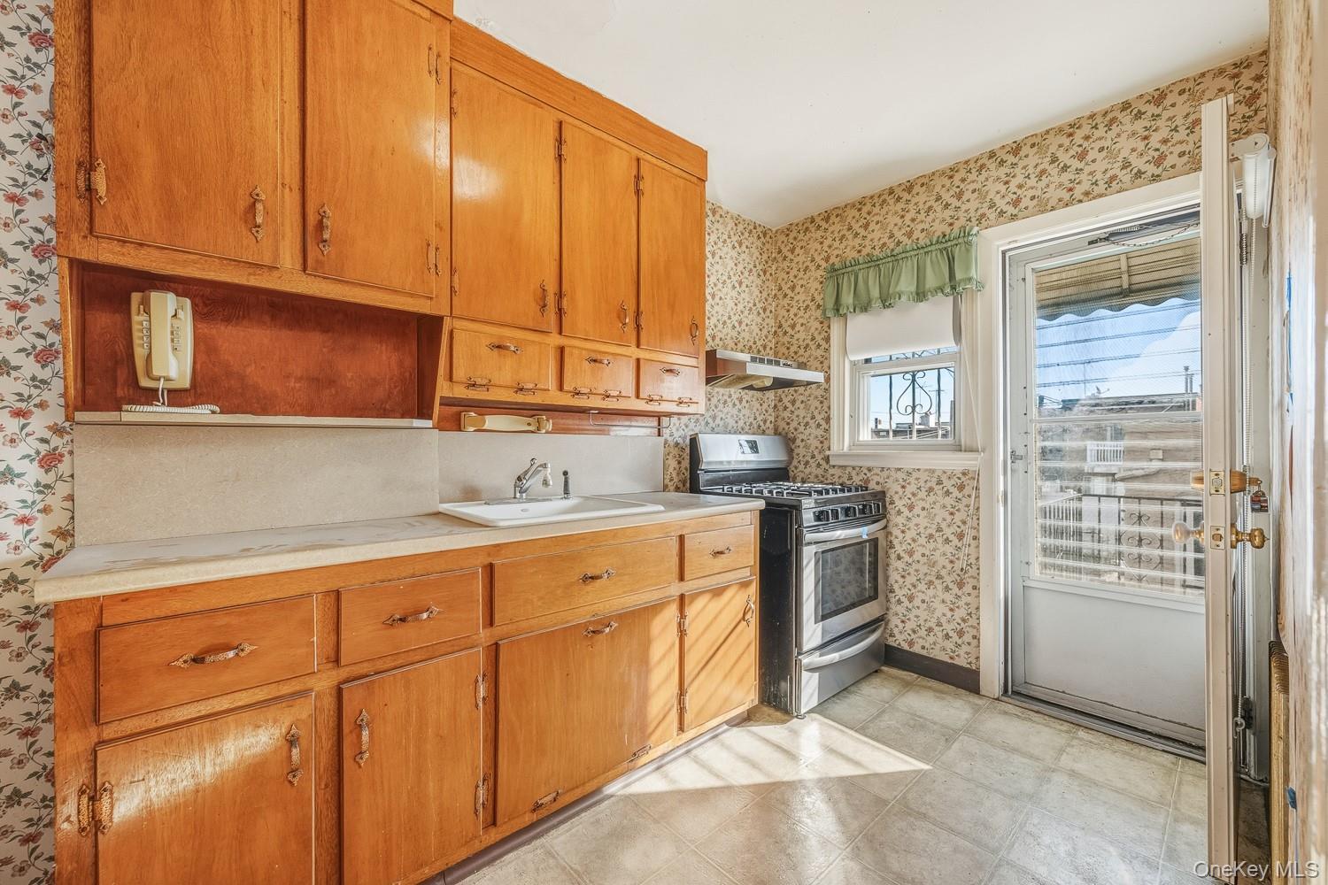 Single Family 26th  Queens, NY 11105, MLS-954756-7