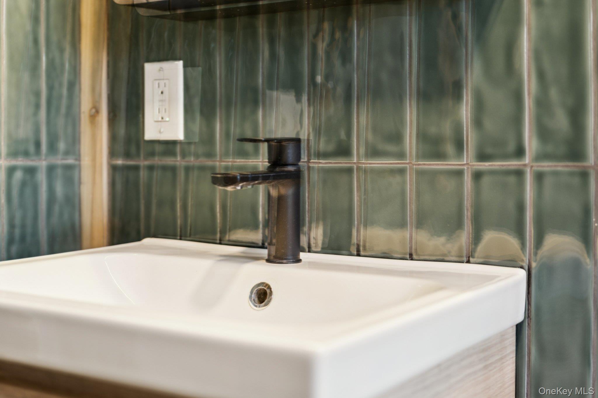 Single Family Maple  Suffolk County, NY 11901, MLS-954761-29