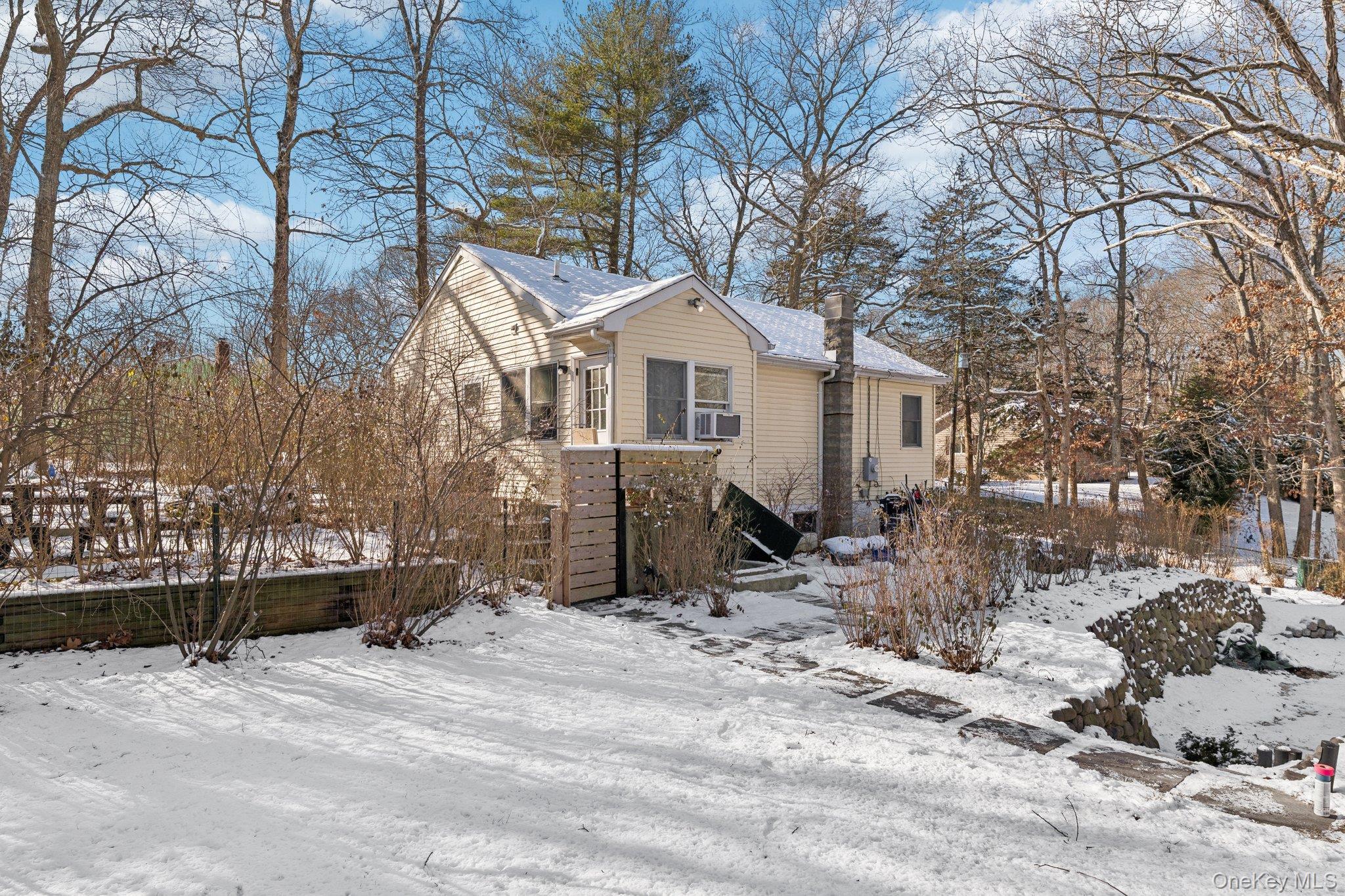 Single Family Maple  Suffolk County, NY 11901, MLS-954761-36