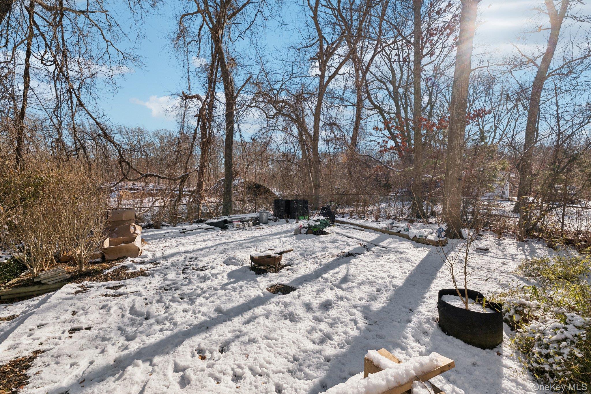 Single Family Maple  Suffolk County, NY 11901, MLS-954761-40