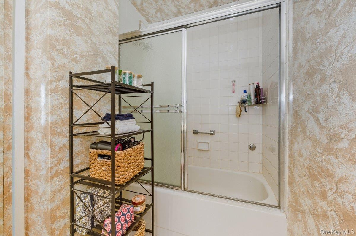 Condo Richmond  Nassau County, NY 11561, MLS-954852-11