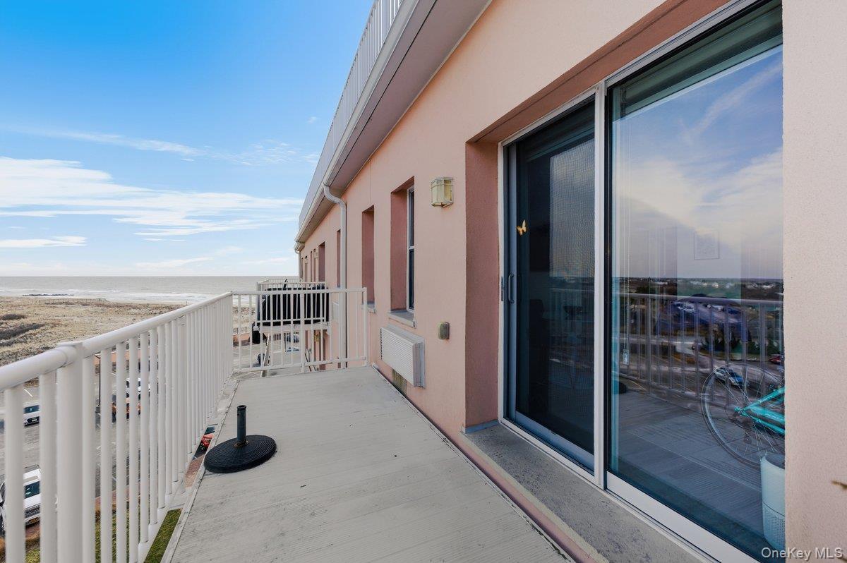 Condo Richmond  Nassau County, NY 11561, MLS-954852-12