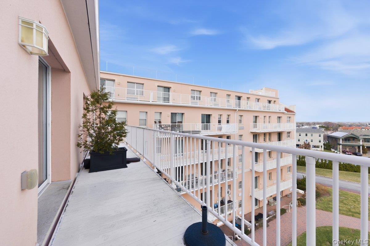 Condo Richmond  Nassau County, NY 11561, MLS-954852-13