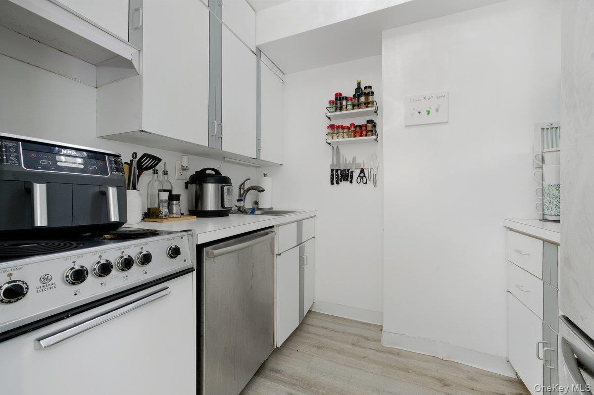 Condo Richmond  Nassau County, NY 11561, MLS-954852-7