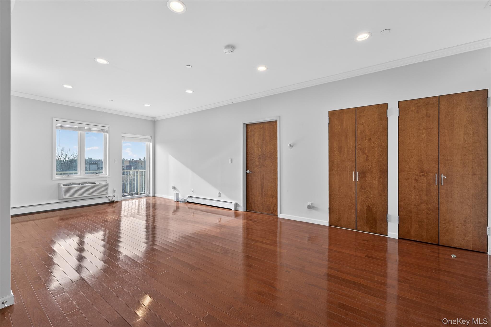 Condo Northern  Queens, NY 11354, MLS-954892-4