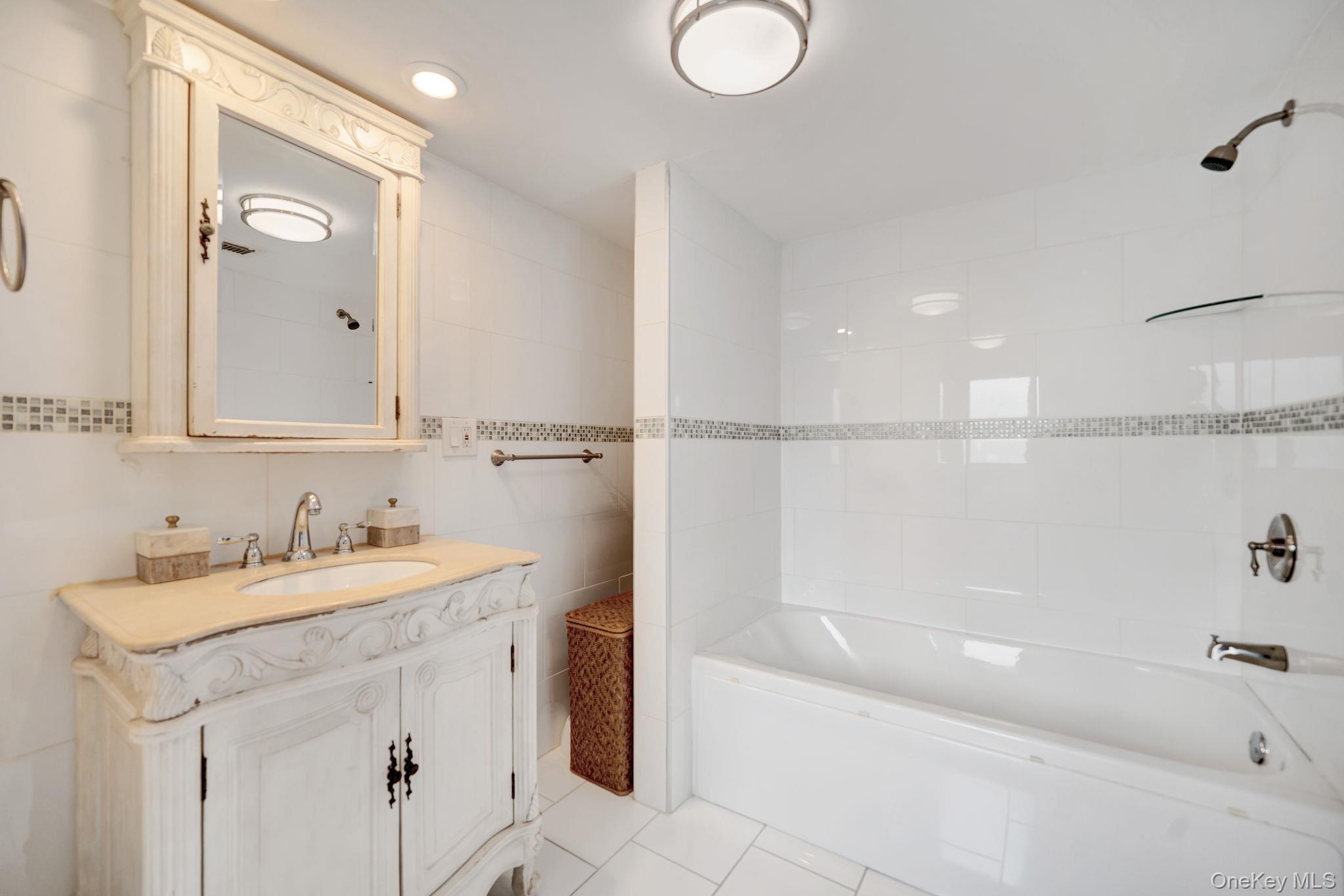 Single Family Mclaughlin  Queens, NY 11423, MLS-954986-32