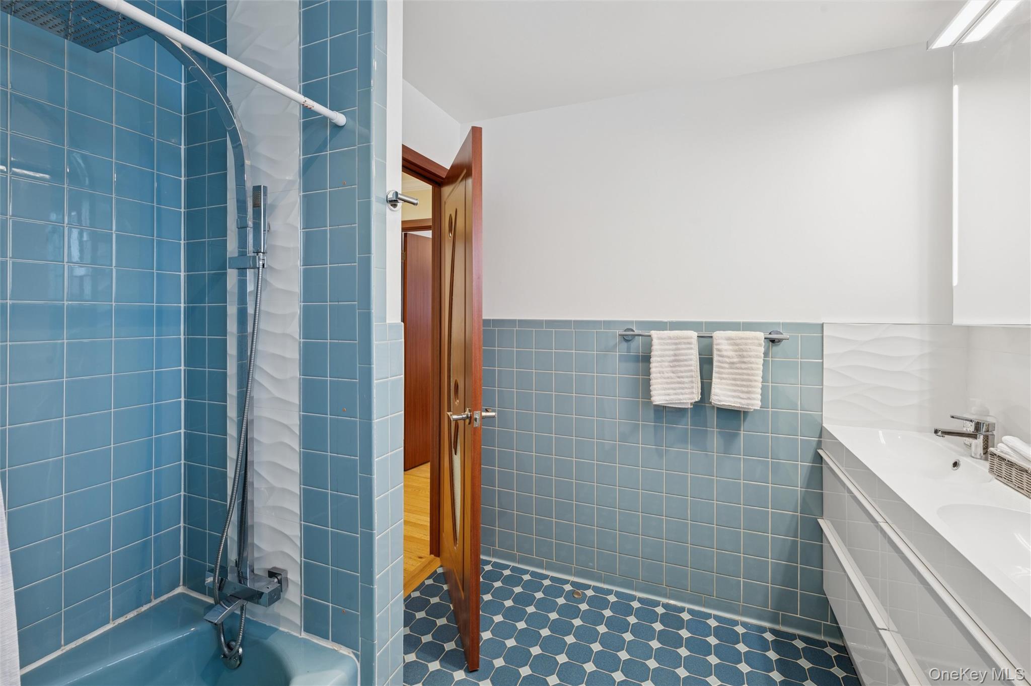 Single Family 254th  Bronx, NY 10471, MLS-954990-44