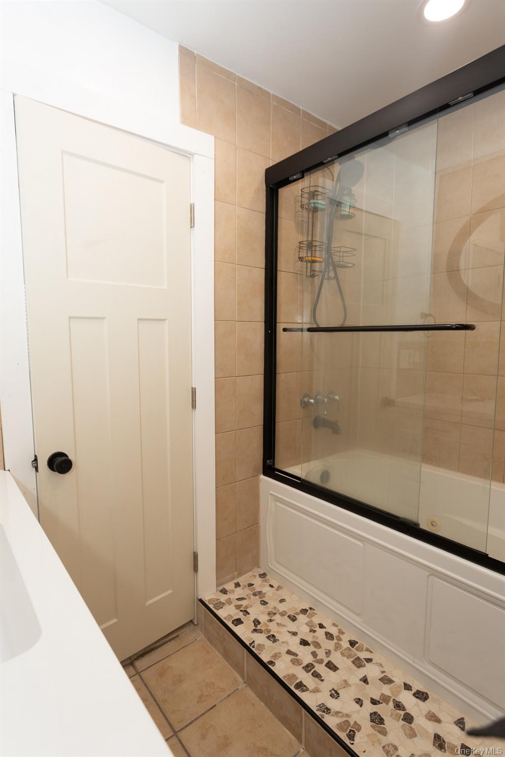 Single Family Walnut Suffolk County, NY 11798, MLS-955111-6