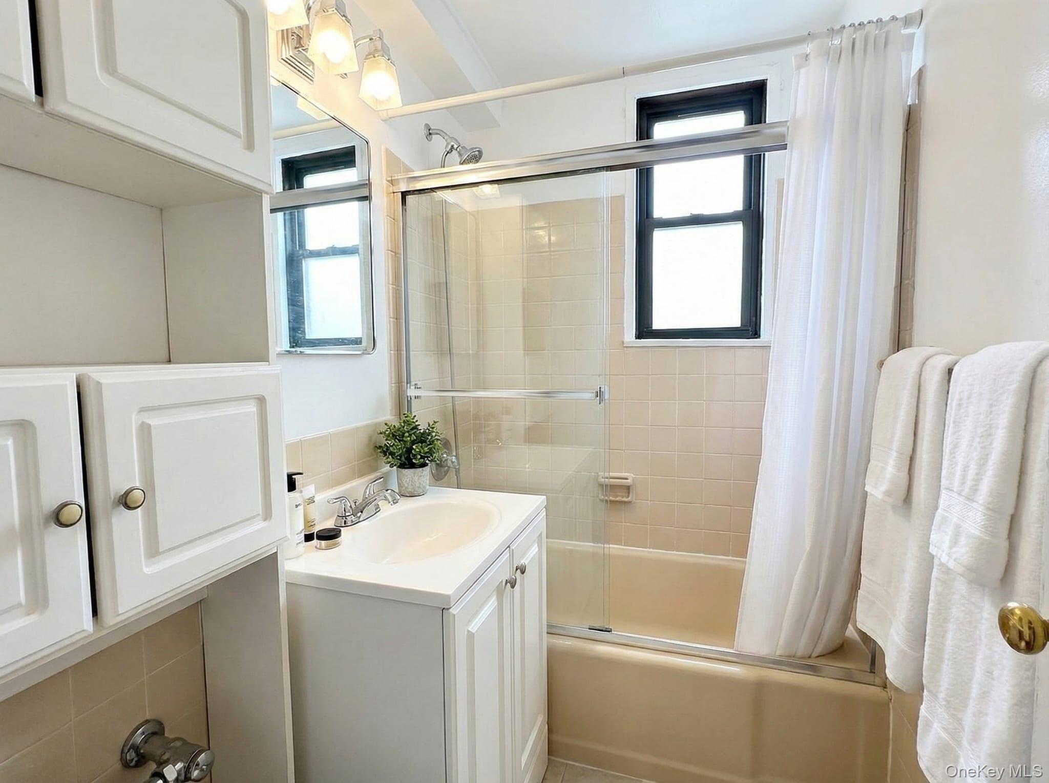 Condo Unionport Bronx, NY 10462, MLS-955192-6