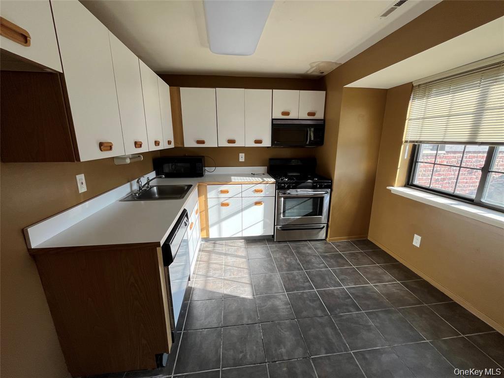 Coop Newbrook  Suffolk County, NY 11706, MLS-955224-2