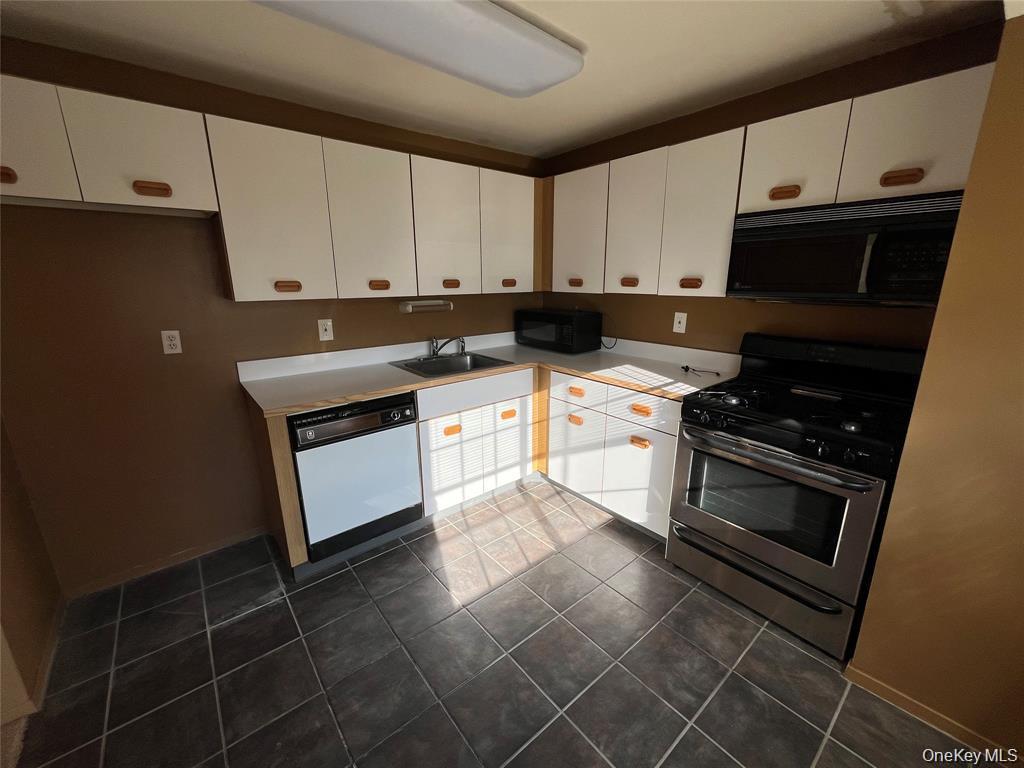 Coop Newbrook  Suffolk County, NY 11706, MLS-955224-3