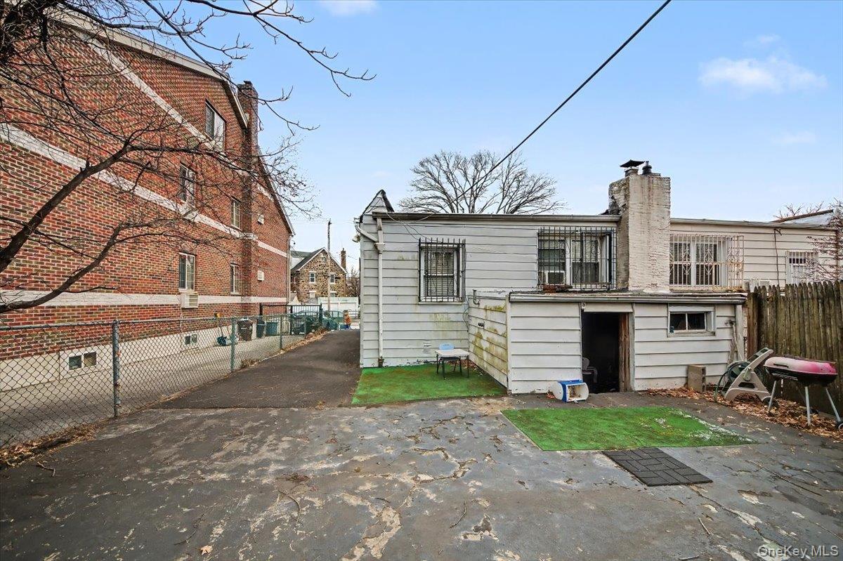 Single Family Dewitt Bronx, NY 10469, MLS-955300-10