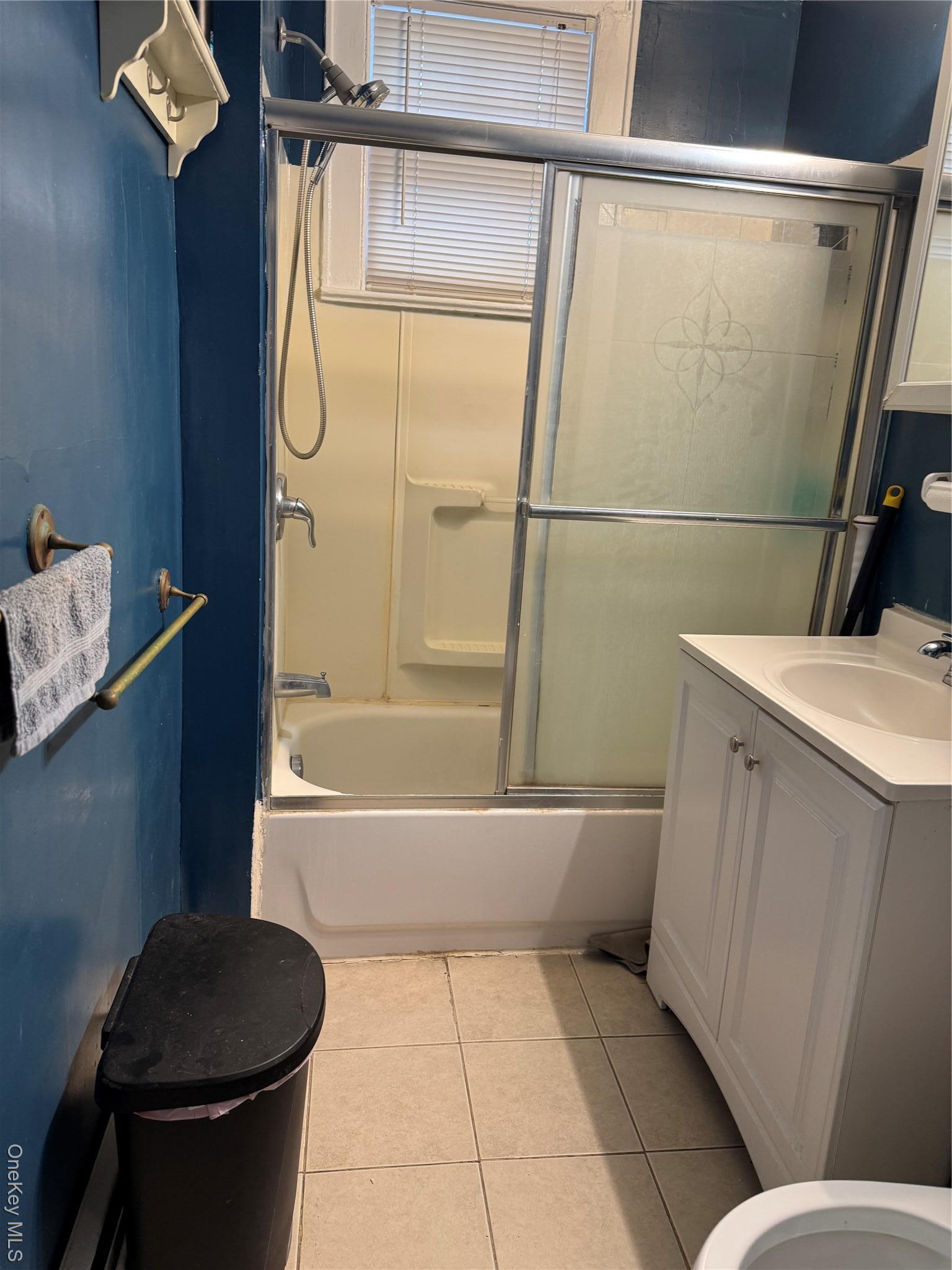 Single Family 2nd  Suffolk County, NY 11706, MLS-955327-7