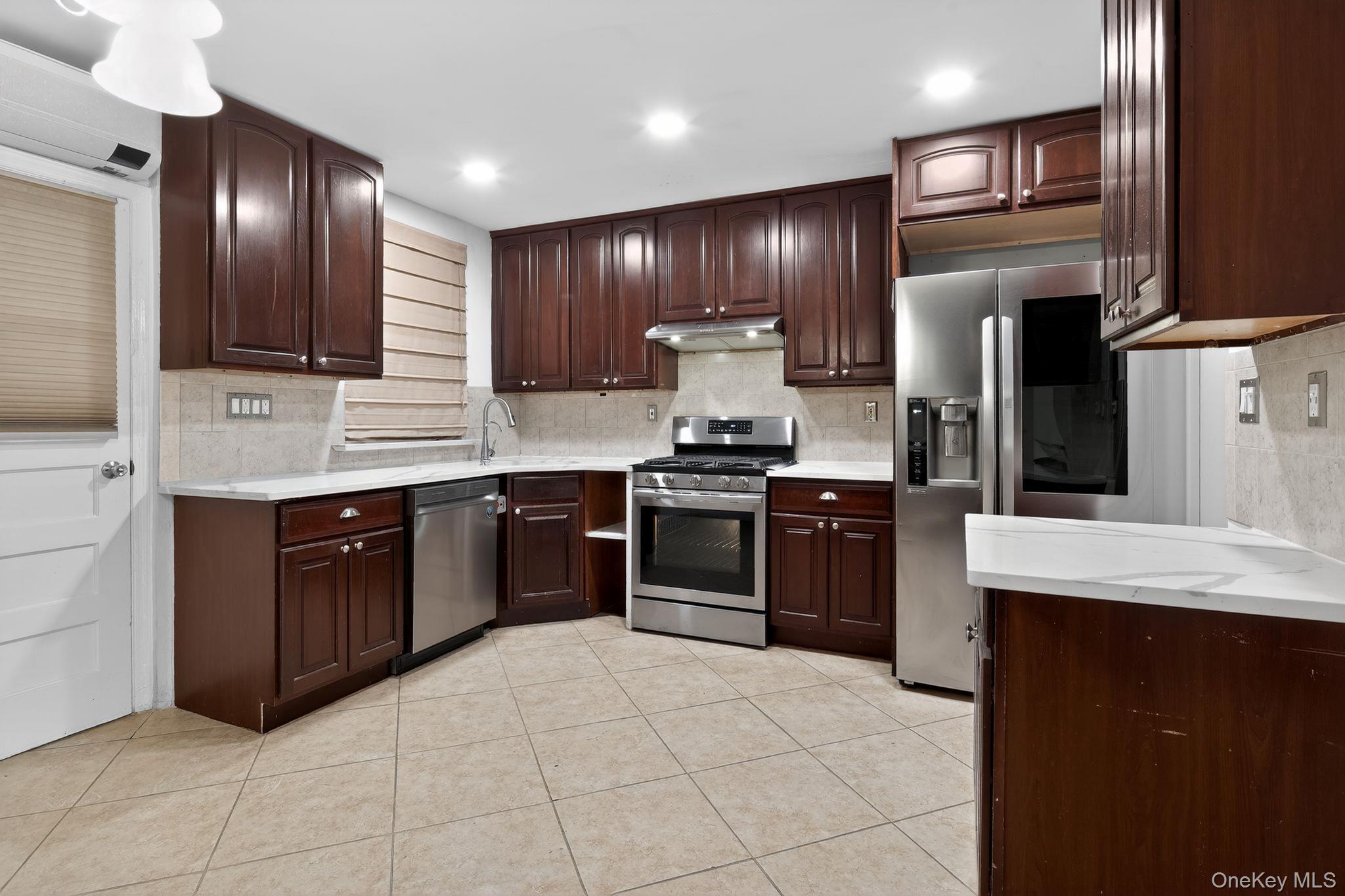 Single Family Wilder  Bronx, NY 10470, MLS-955349-10