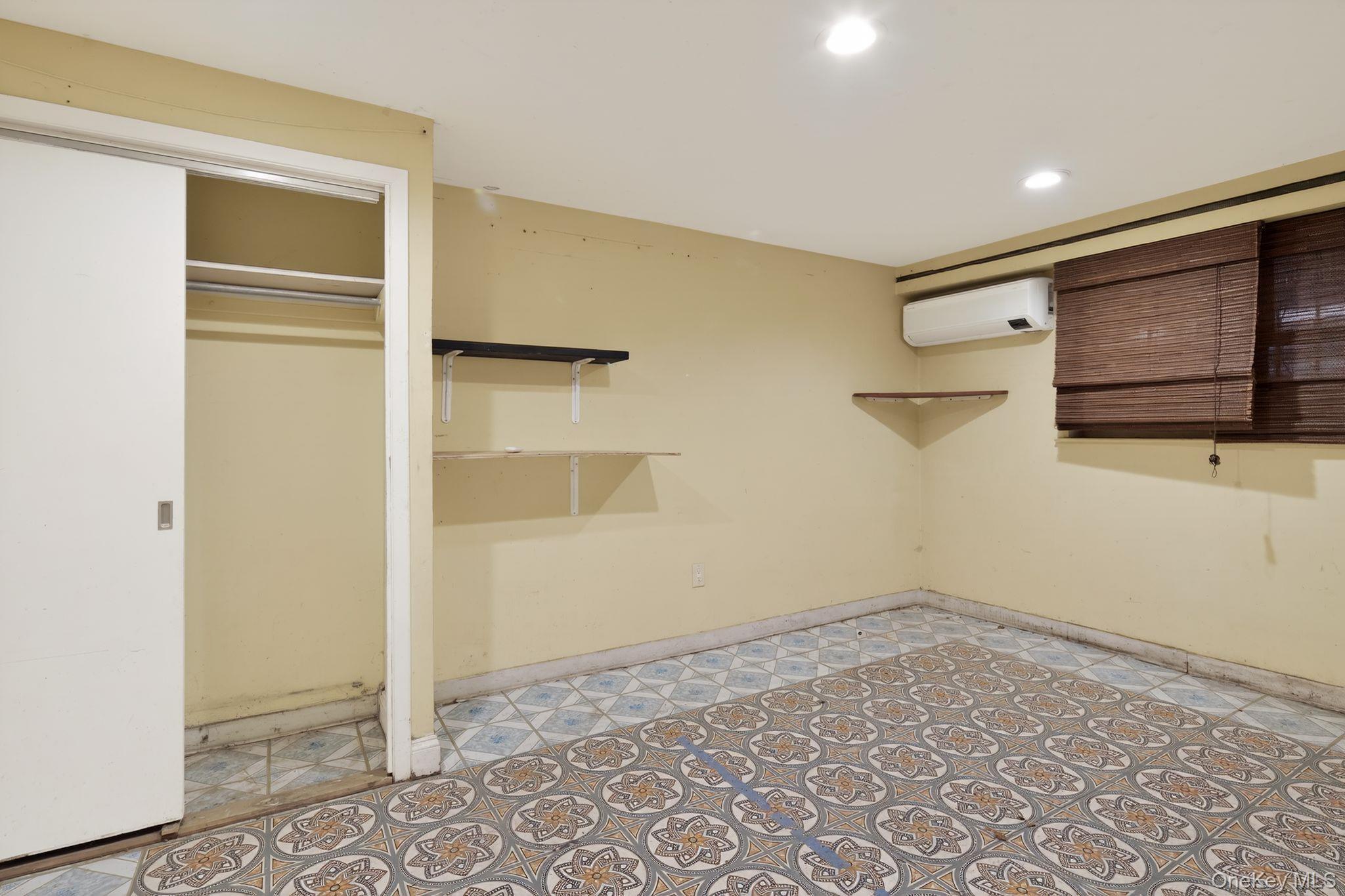 Single Family Wilder  Bronx, NY 10470, MLS-955349-22