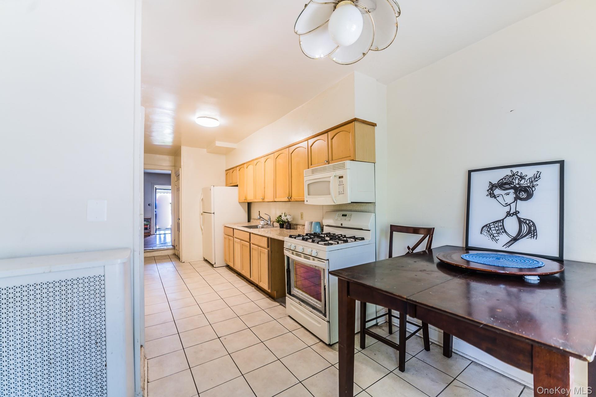 Single Family Leslie  Queens, NY 11434, MLS-955360-10