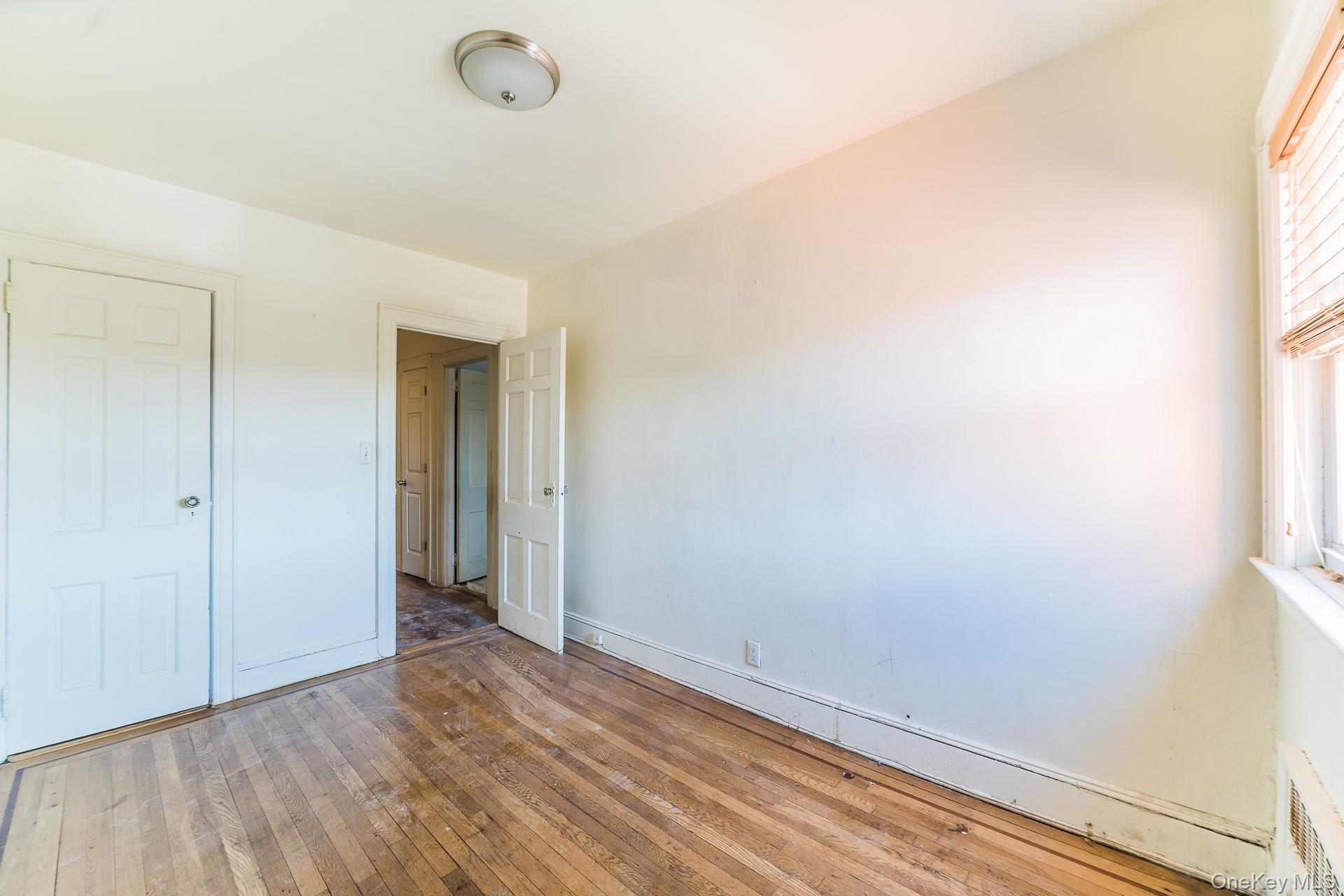 Single Family Leslie  Queens, NY 11434, MLS-955360-17