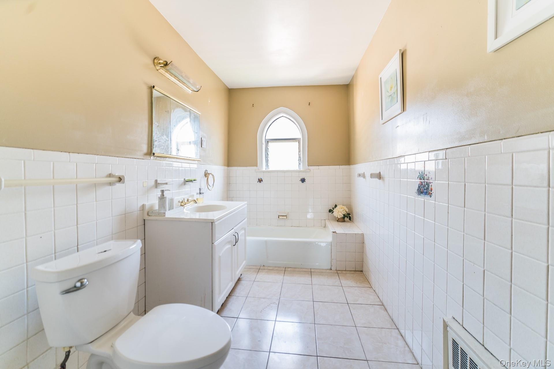 Single Family Leslie  Queens, NY 11434, MLS-955360-18