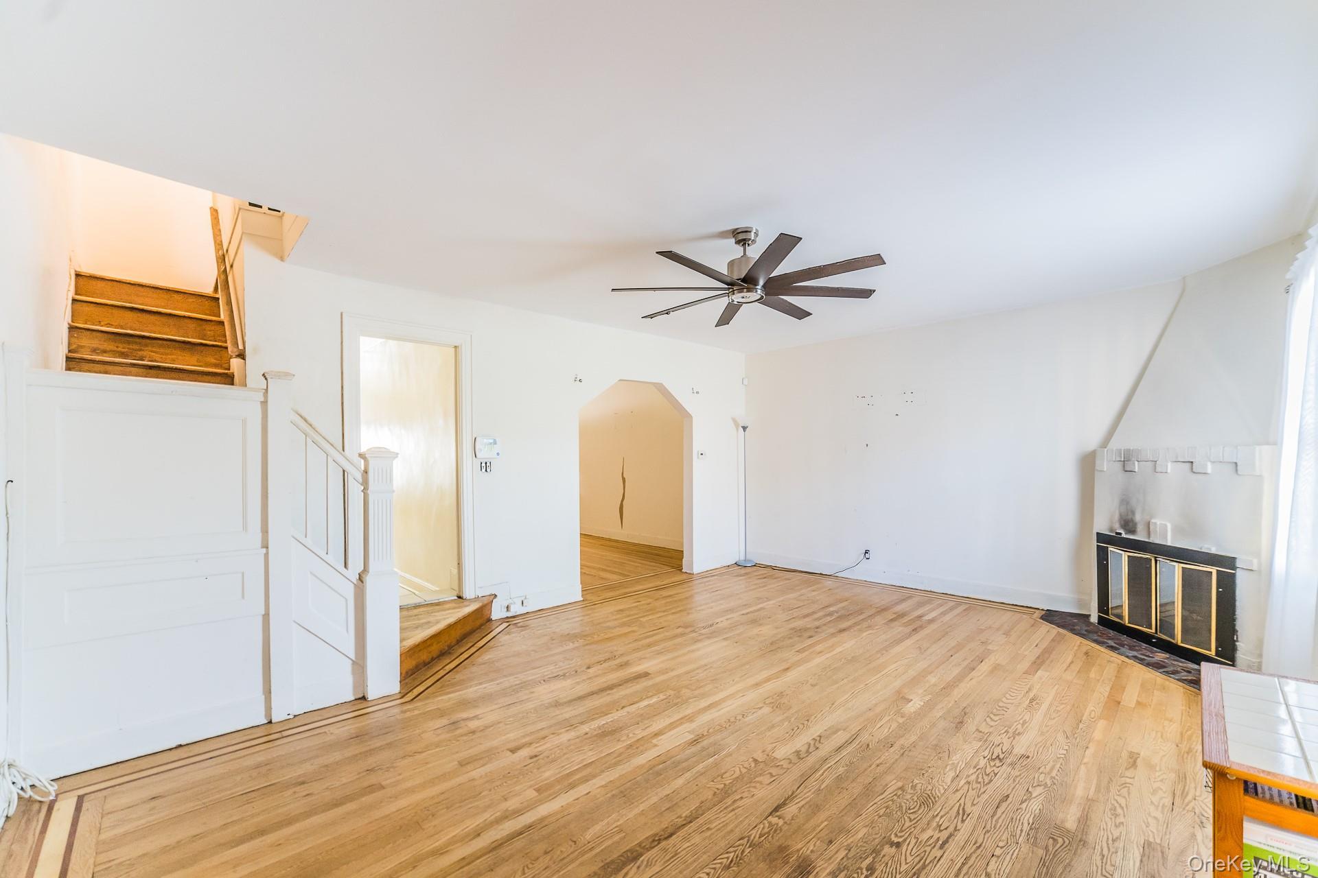 Single Family Leslie  Queens, NY 11434, MLS-955360-3