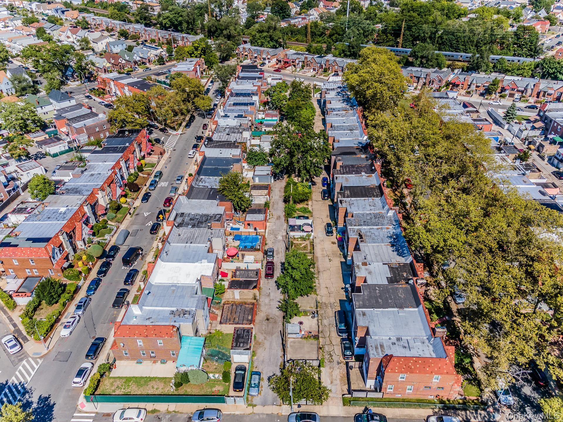 Single Family Leslie  Queens, NY 11434, MLS-955360-34