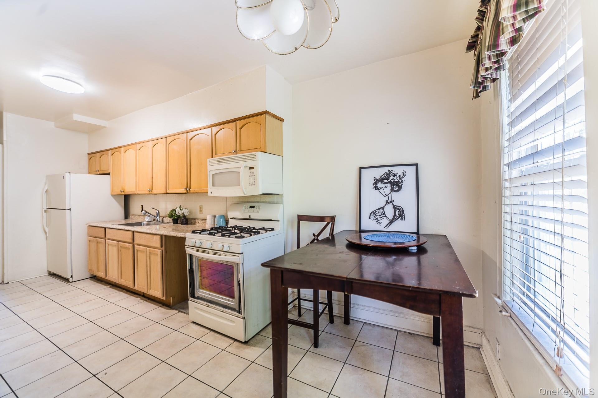 Single Family Leslie  Queens, NY 11434, MLS-955360-9