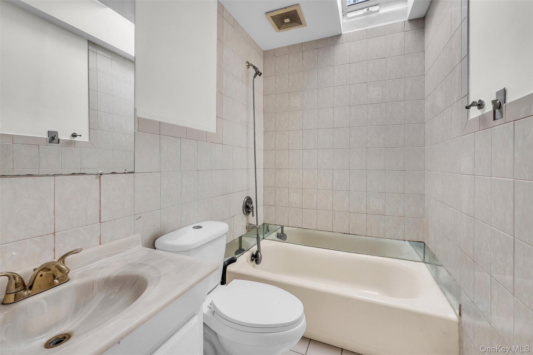 Single Family Riverside Suffolk County, NY 11951, MLS-955402-12