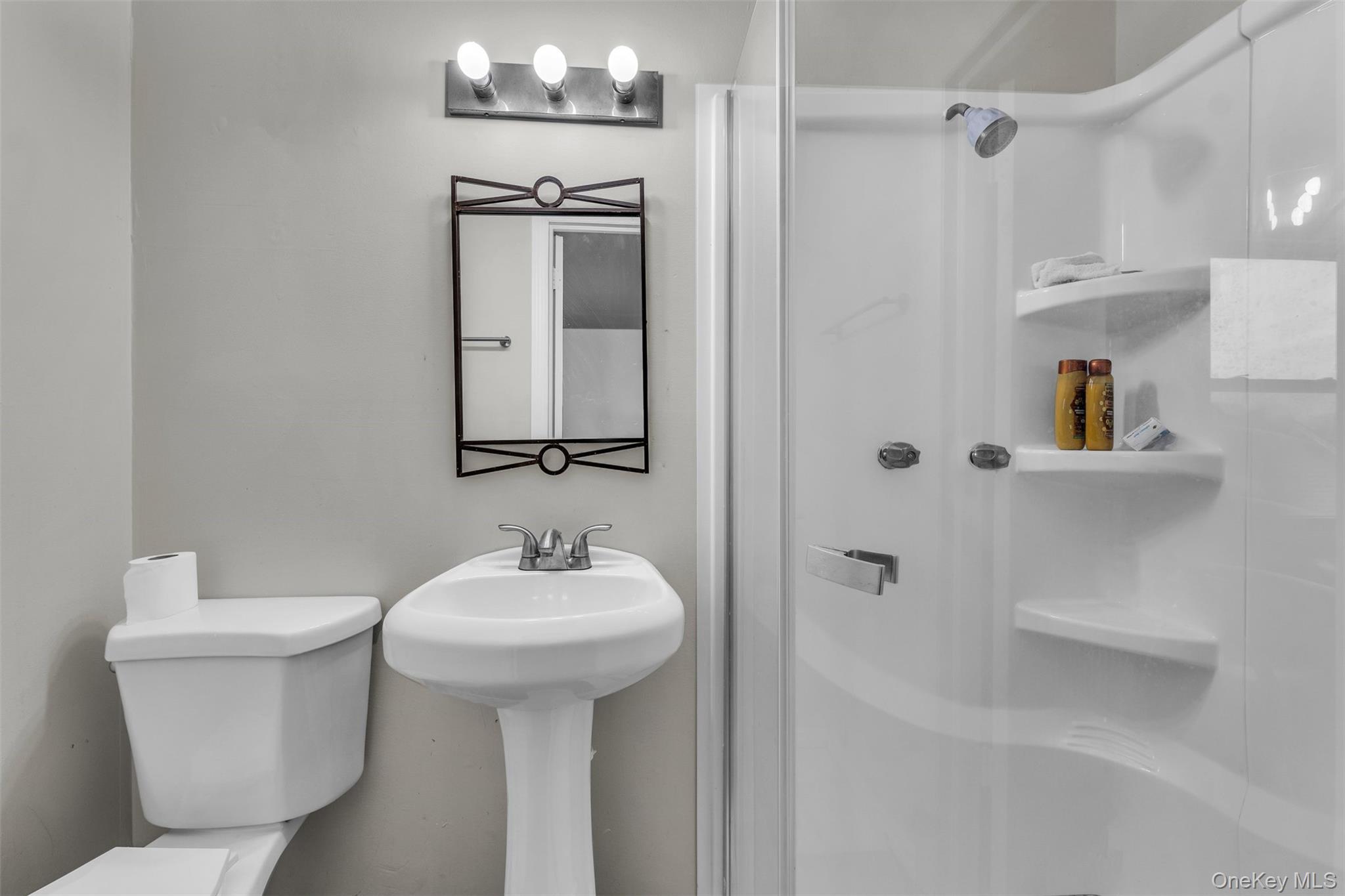 Single Family Riverside Suffolk County, NY 11951, MLS-955402-19